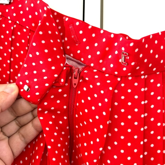 Vintage polyester red with white micro polka dots pleated knee length skirt - Picture 4 of 5